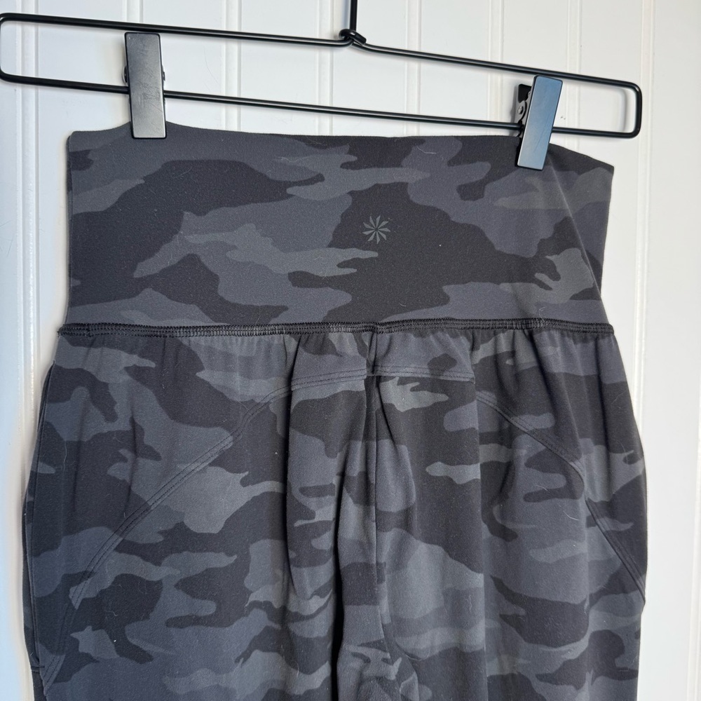 Athleta Salutation Camo Joggers Black & Gray Women’s Size XS - Picture 10 of 14